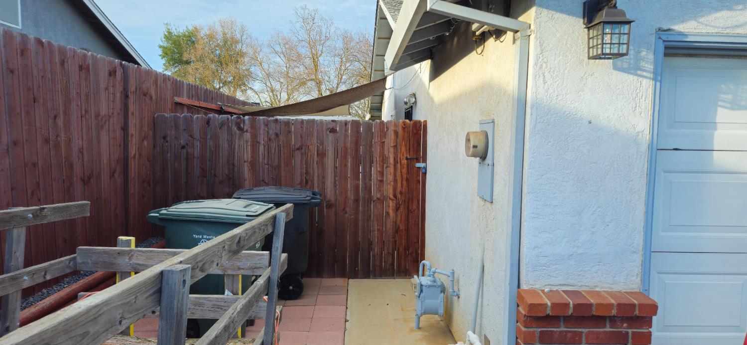 13319 Welch St, Waterford, CA 95386