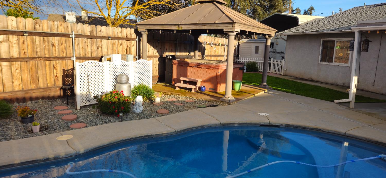 13319 Welch St, Waterford, CA 95386