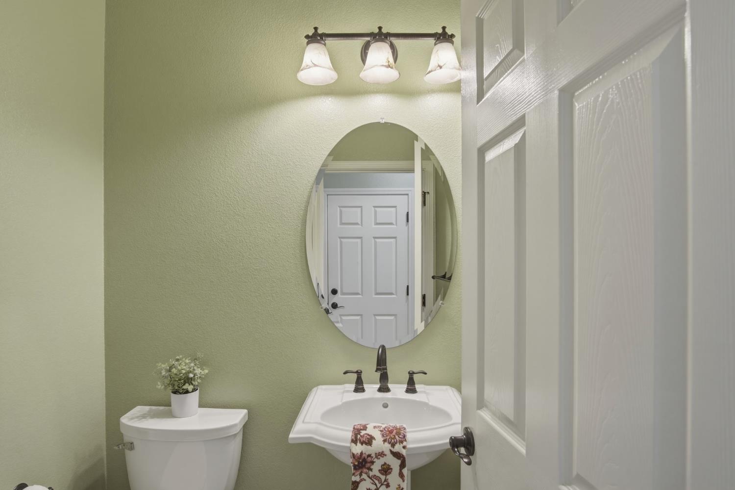 154 Splendido Ct, Newman, CA 95360