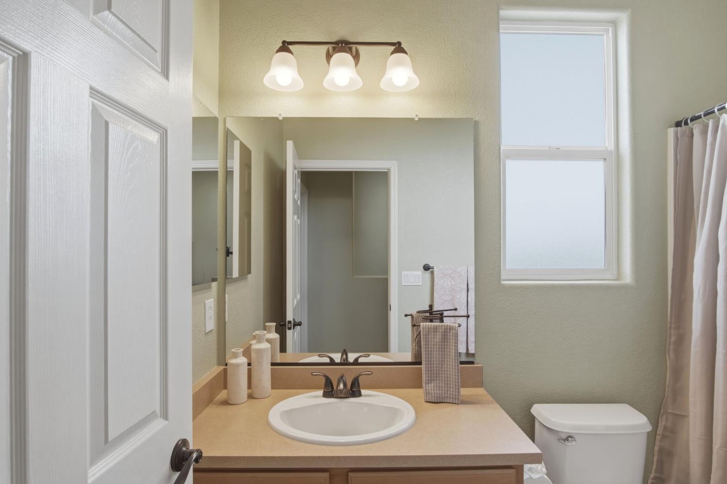 154 Splendido Ct, Newman, CA 95360