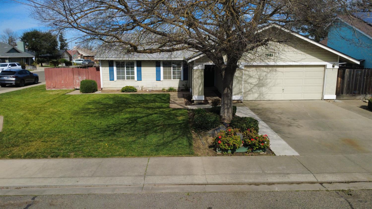 7501 Vixen Ct, Hughson, CA 95326