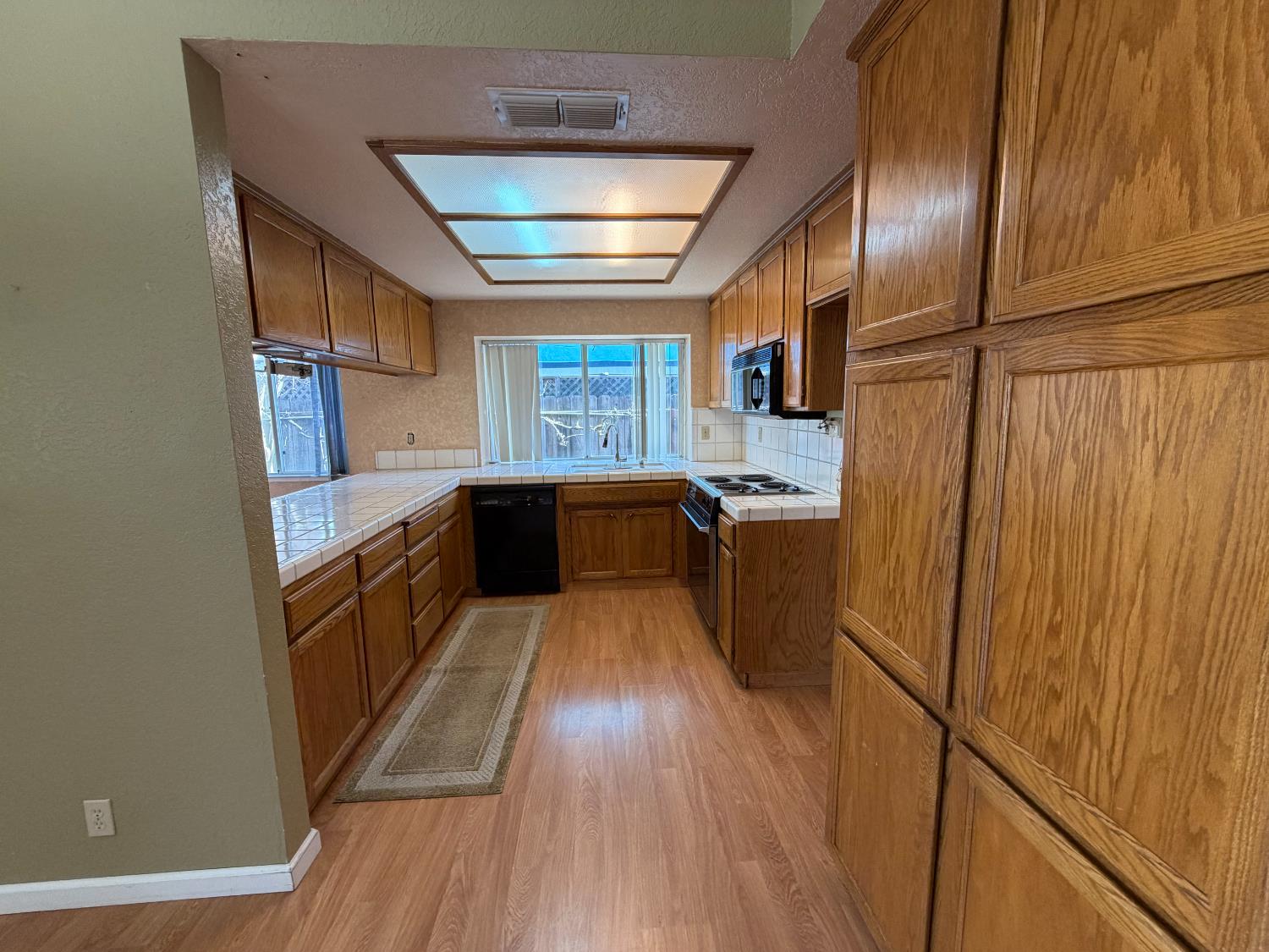 7501 Vixen Ct, Hughson, CA 95326