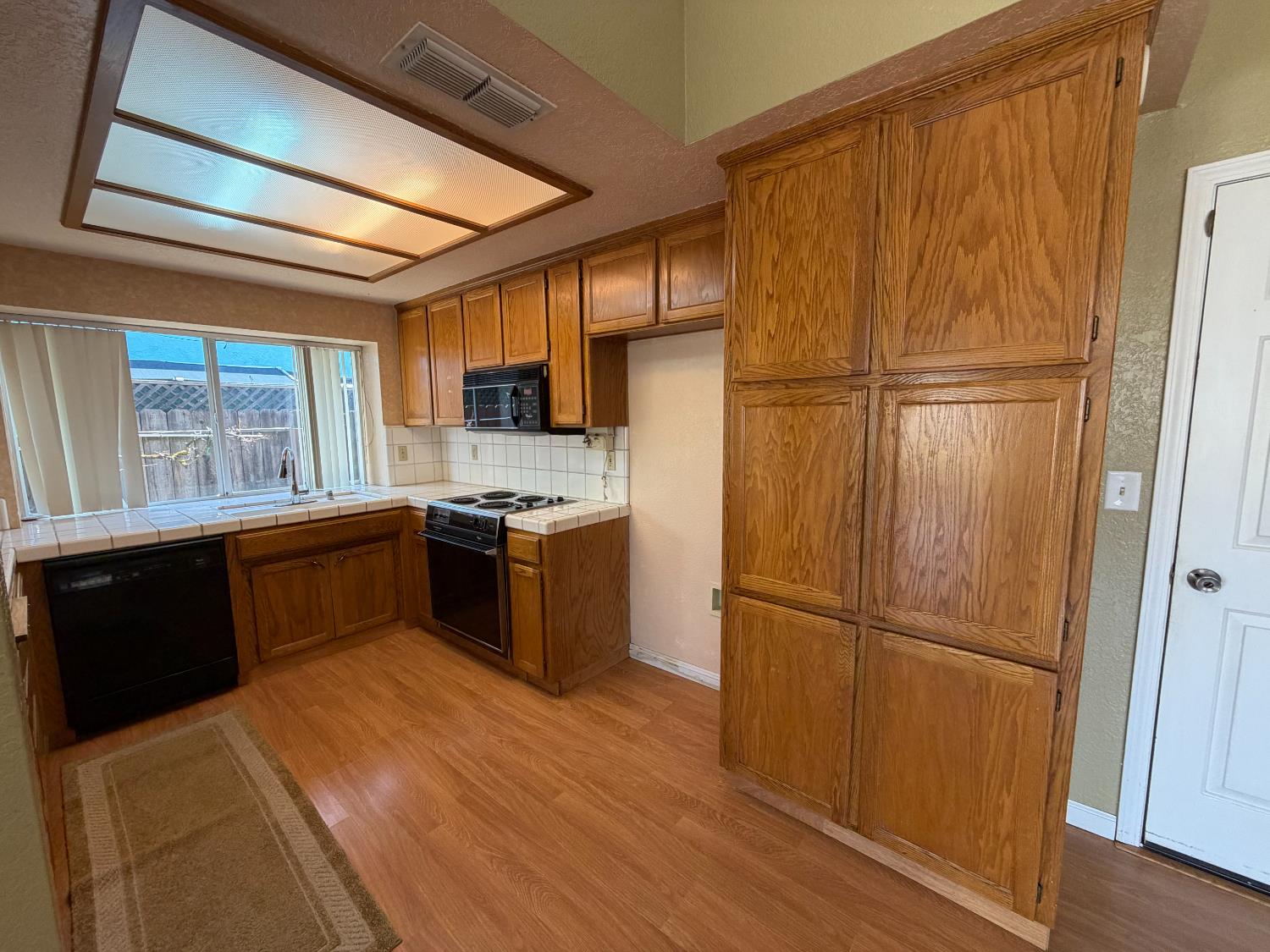 7501 Vixen Ct, Hughson, CA 95326