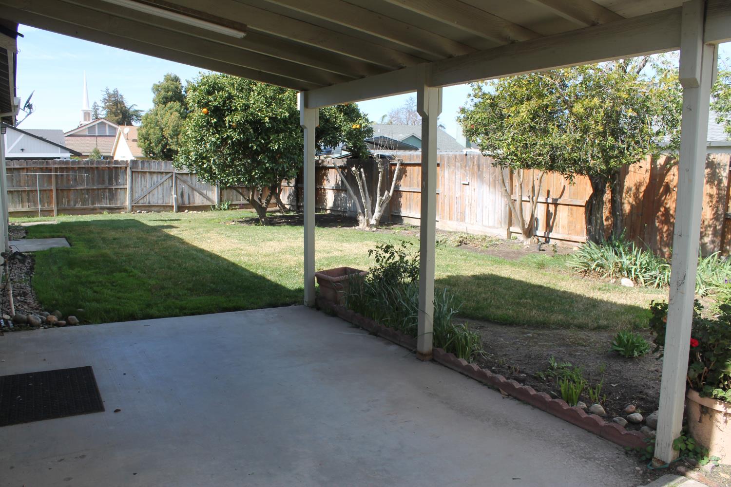 7501 Vixen Ct, Hughson, CA 95326