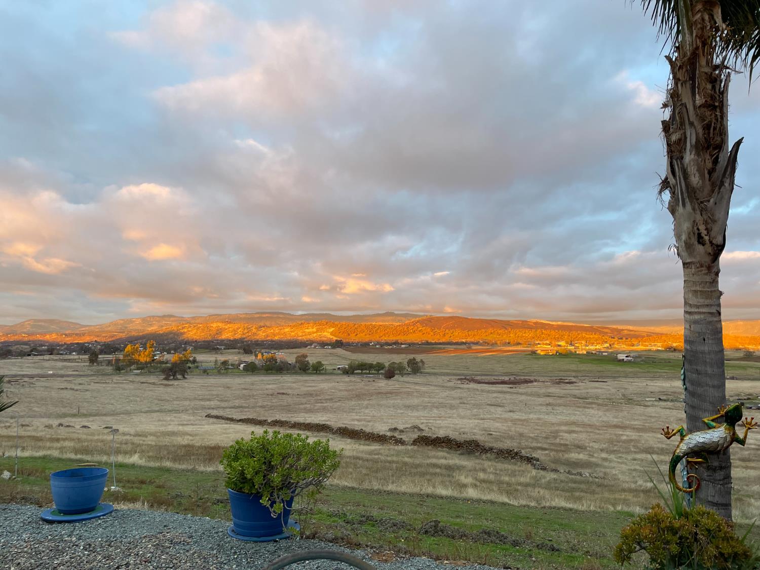 9556 Banderilla Dr, La Grange, CA 95329