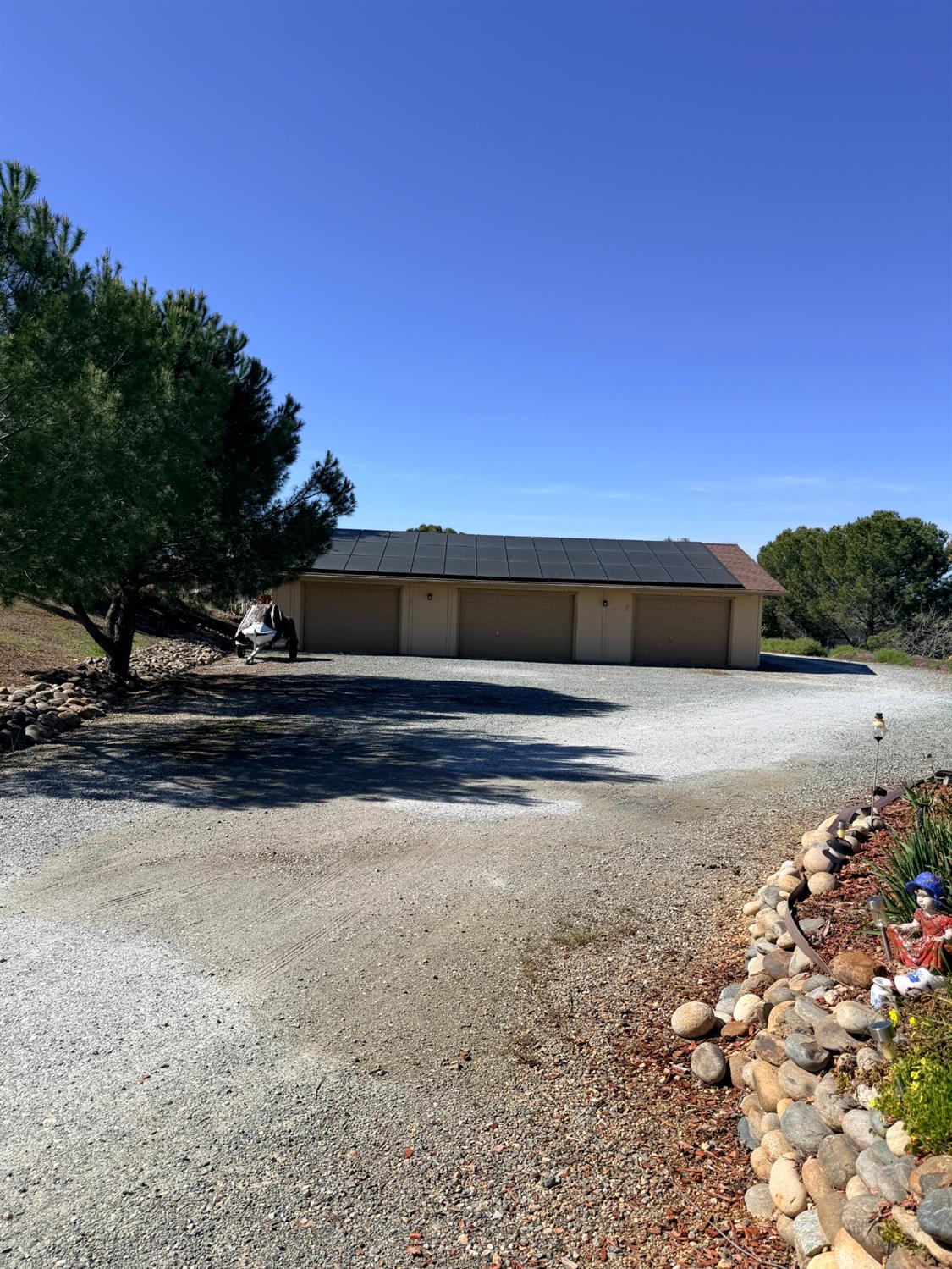9556 Banderilla Dr, La Grange, CA 95329