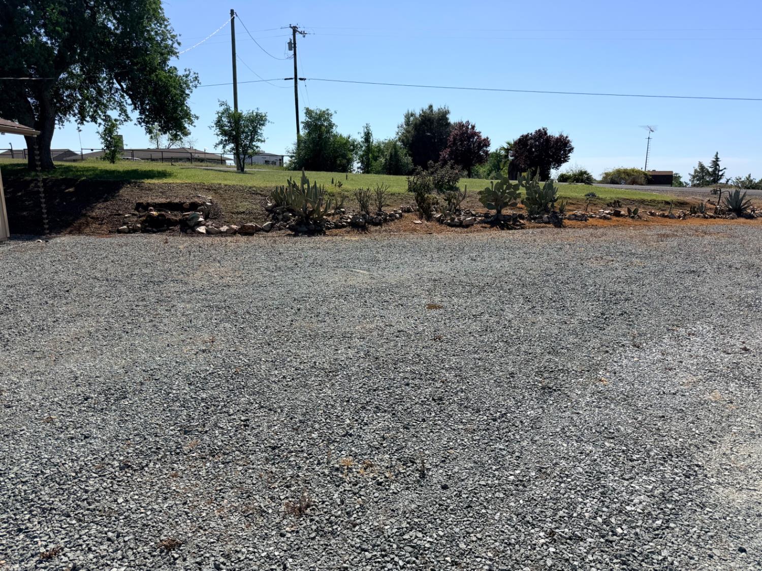 9556 Banderilla Dr, La Grange, CA 95329