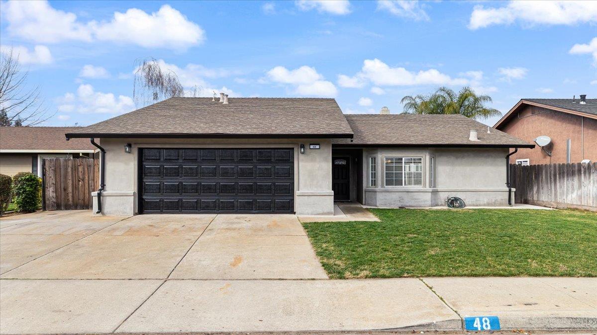48 Obsidian Dr, Oakdale, CA 95361