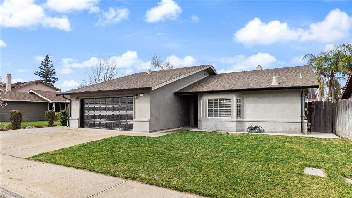 48 Obsidian Dr, Oakdale, CA 95361