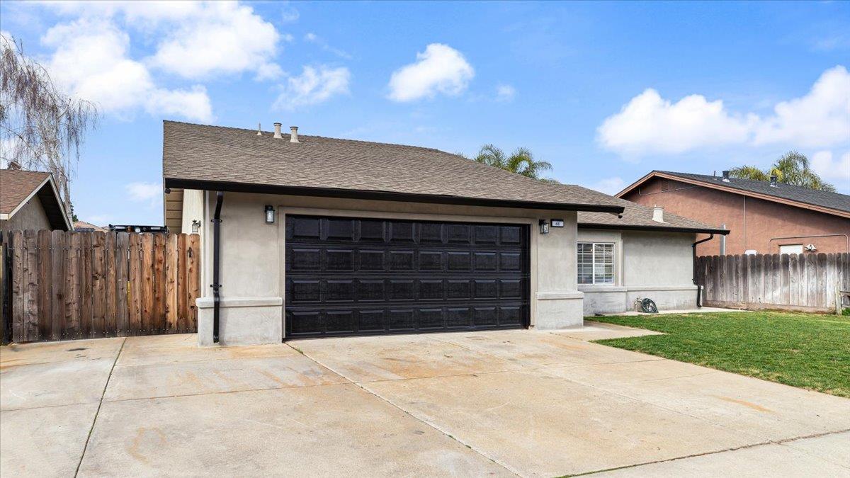 48 Obsidian Dr, Oakdale, CA 95361