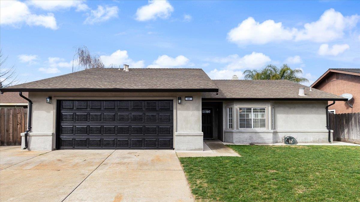 48 Obsidian Dr, Oakdale, CA 95361