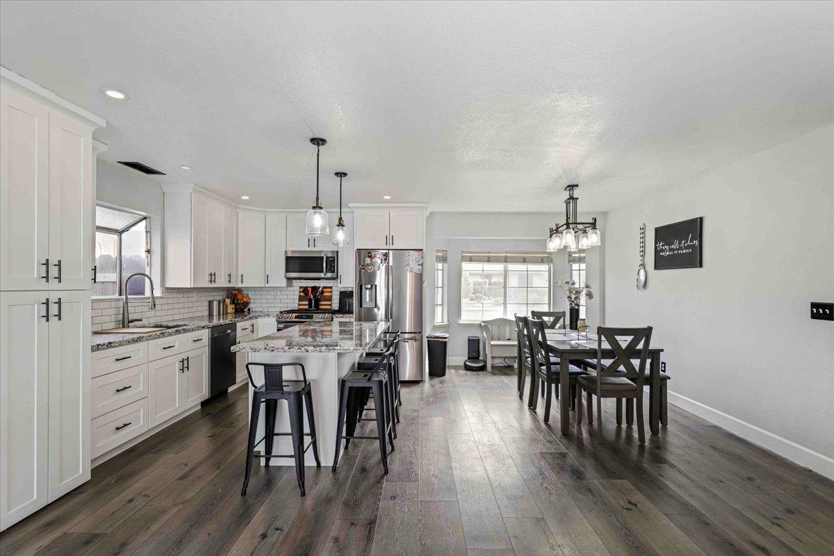 48 Obsidian Dr, Oakdale, CA 95361