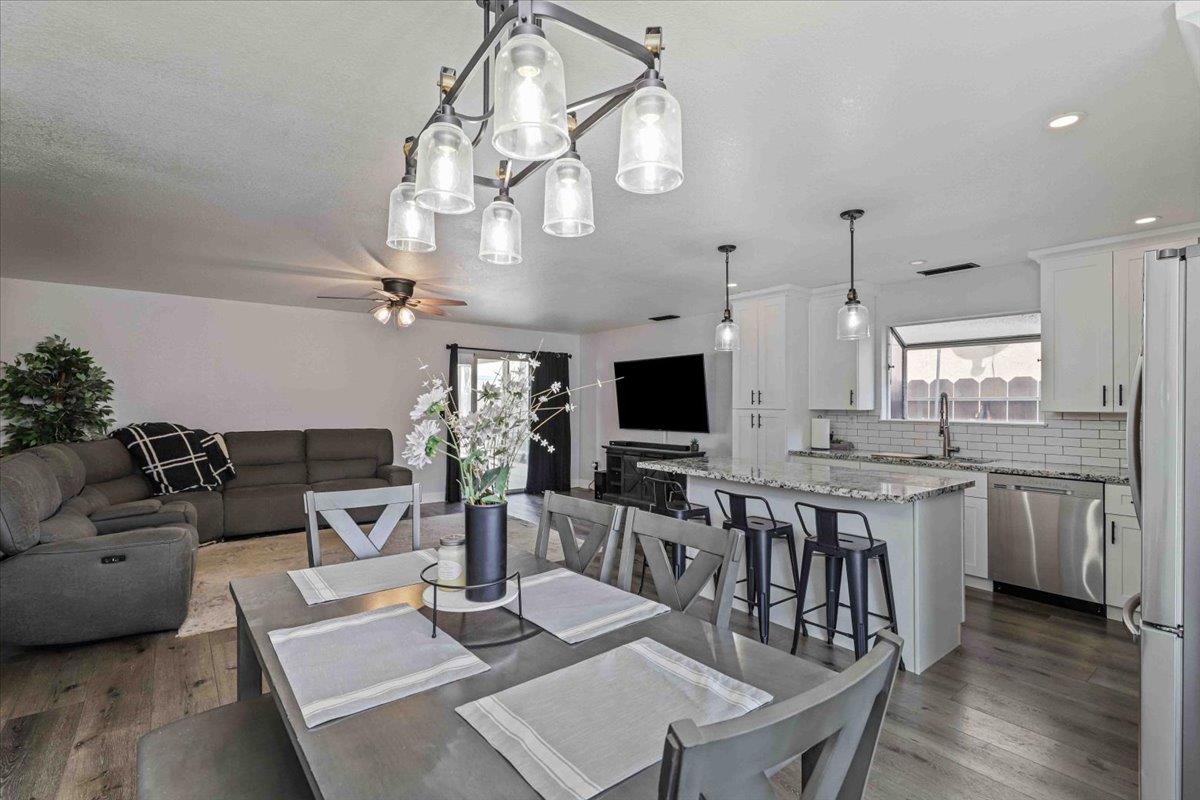 48 Obsidian Dr, Oakdale, CA 95361