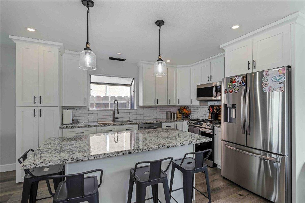 48 Obsidian Dr, Oakdale, CA 95361