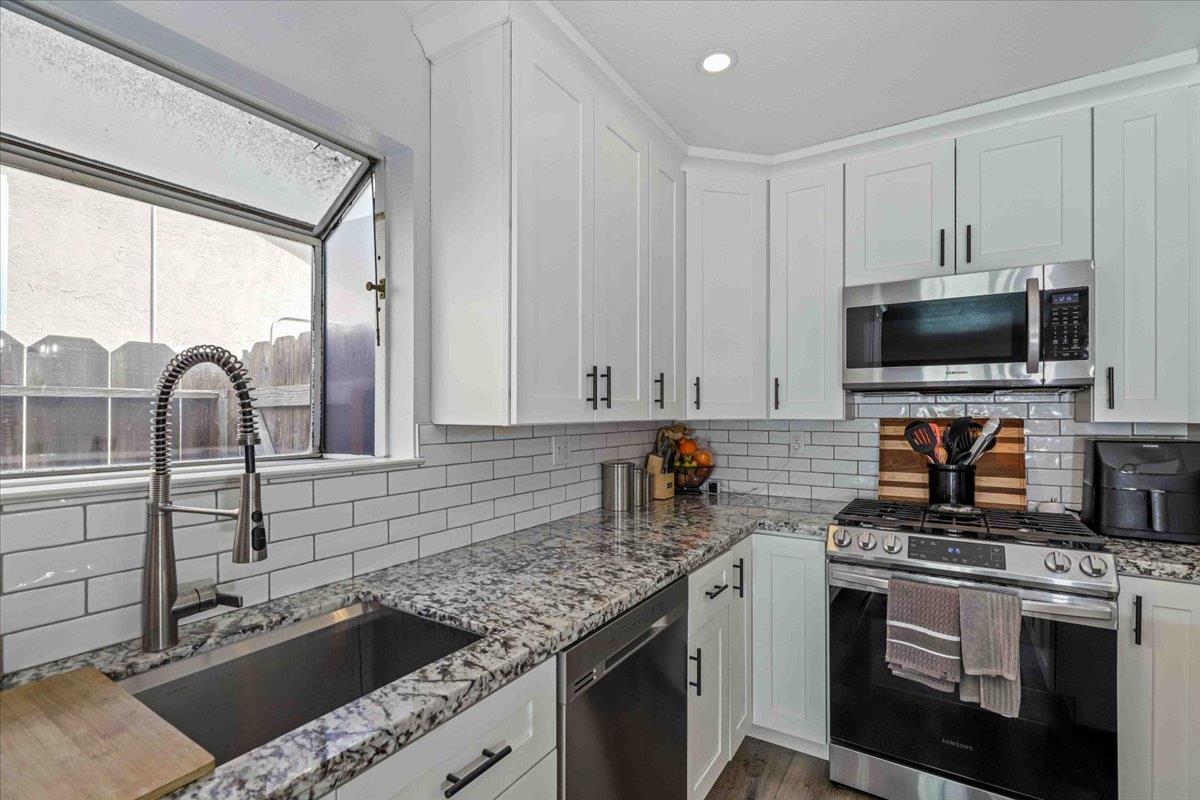 48 Obsidian Dr, Oakdale, CA 95361