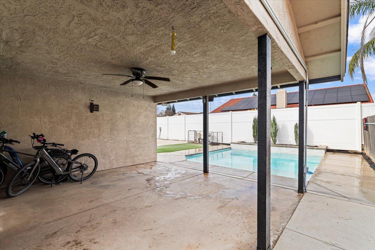 48 Obsidian Dr, Oakdale, CA 95361