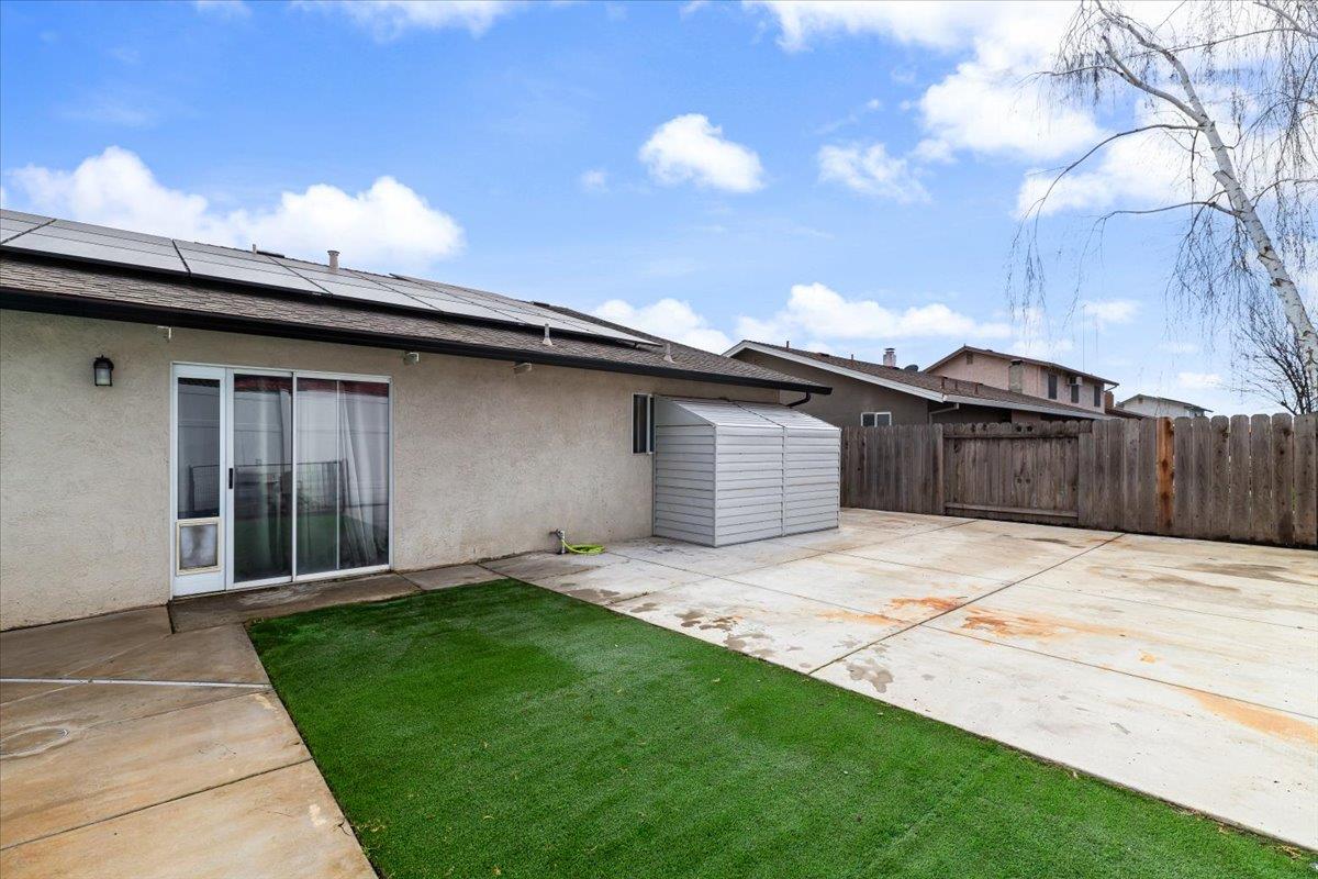 48 Obsidian Dr, Oakdale, CA 95361