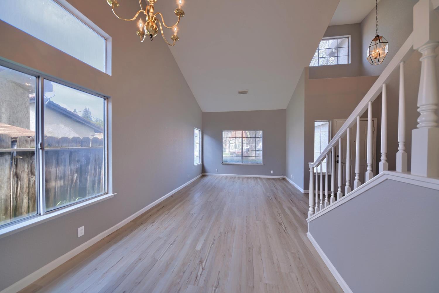 1900 Berryessa Dr, Modesto, CA 95358