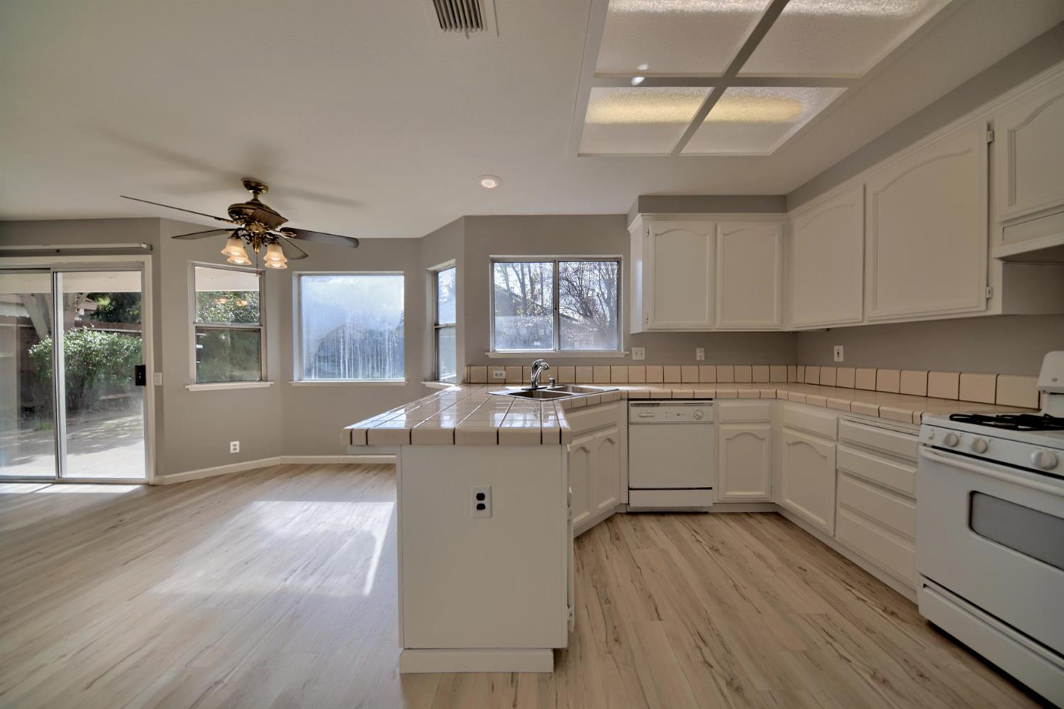 1900 Berryessa Dr, Modesto, CA 95358