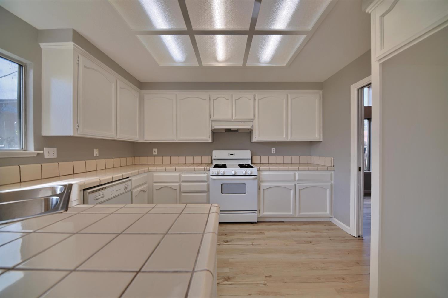 1900 Berryessa Dr, Modesto, CA 95358