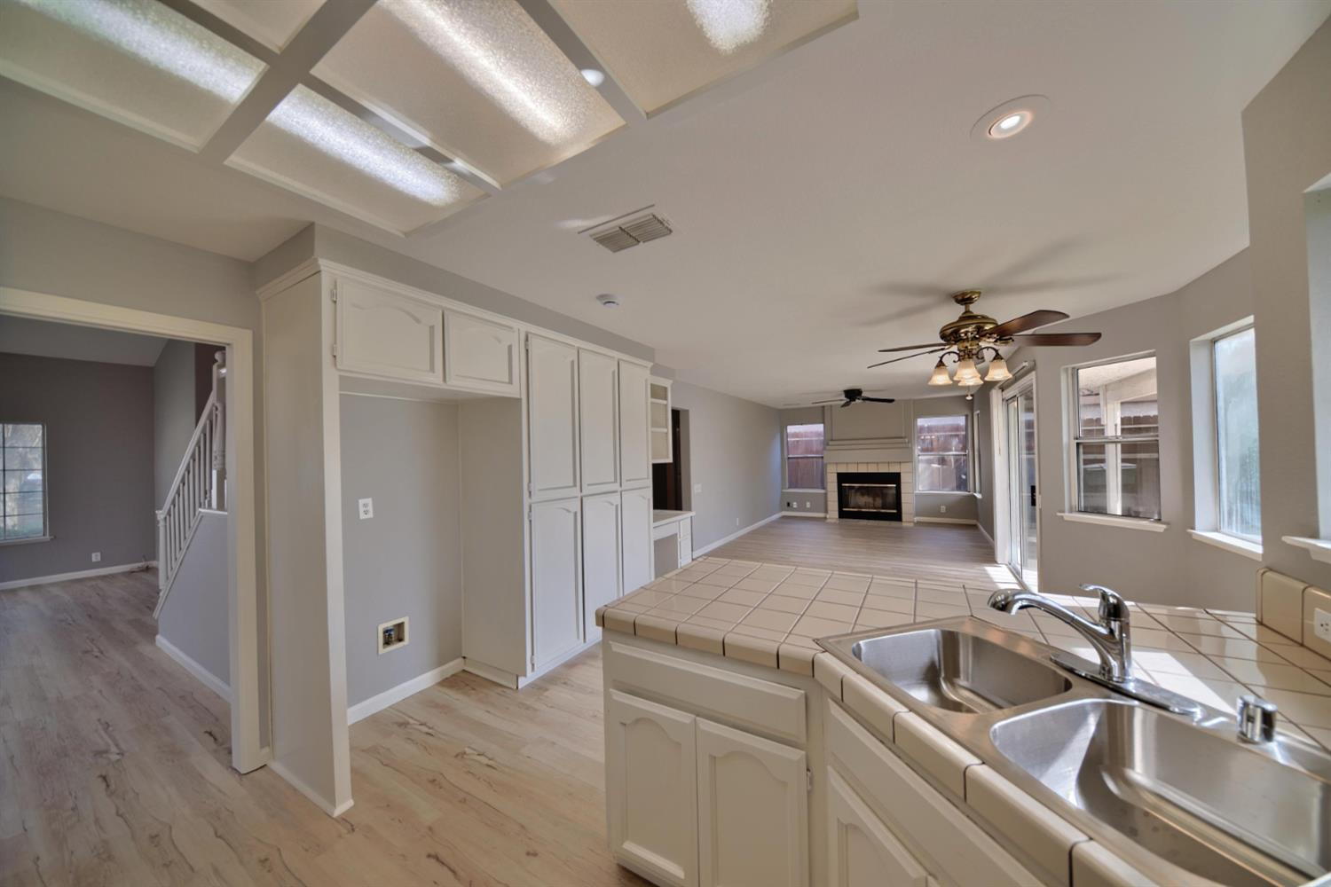 1900 Berryessa Dr, Modesto, CA 95358