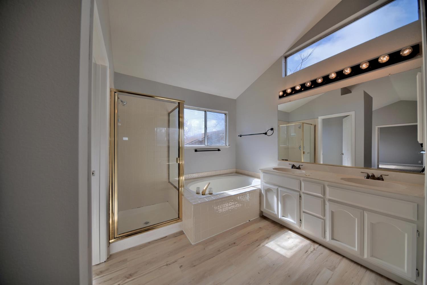 1900 Berryessa Dr, Modesto, CA 95358