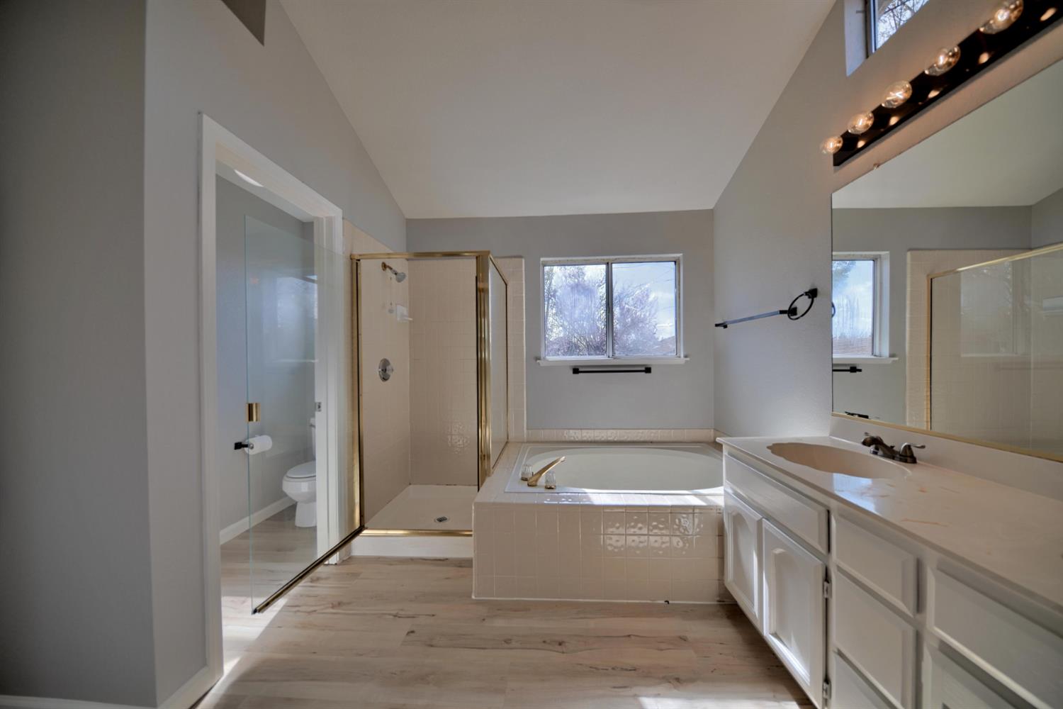 1900 Berryessa Dr, Modesto, CA 95358