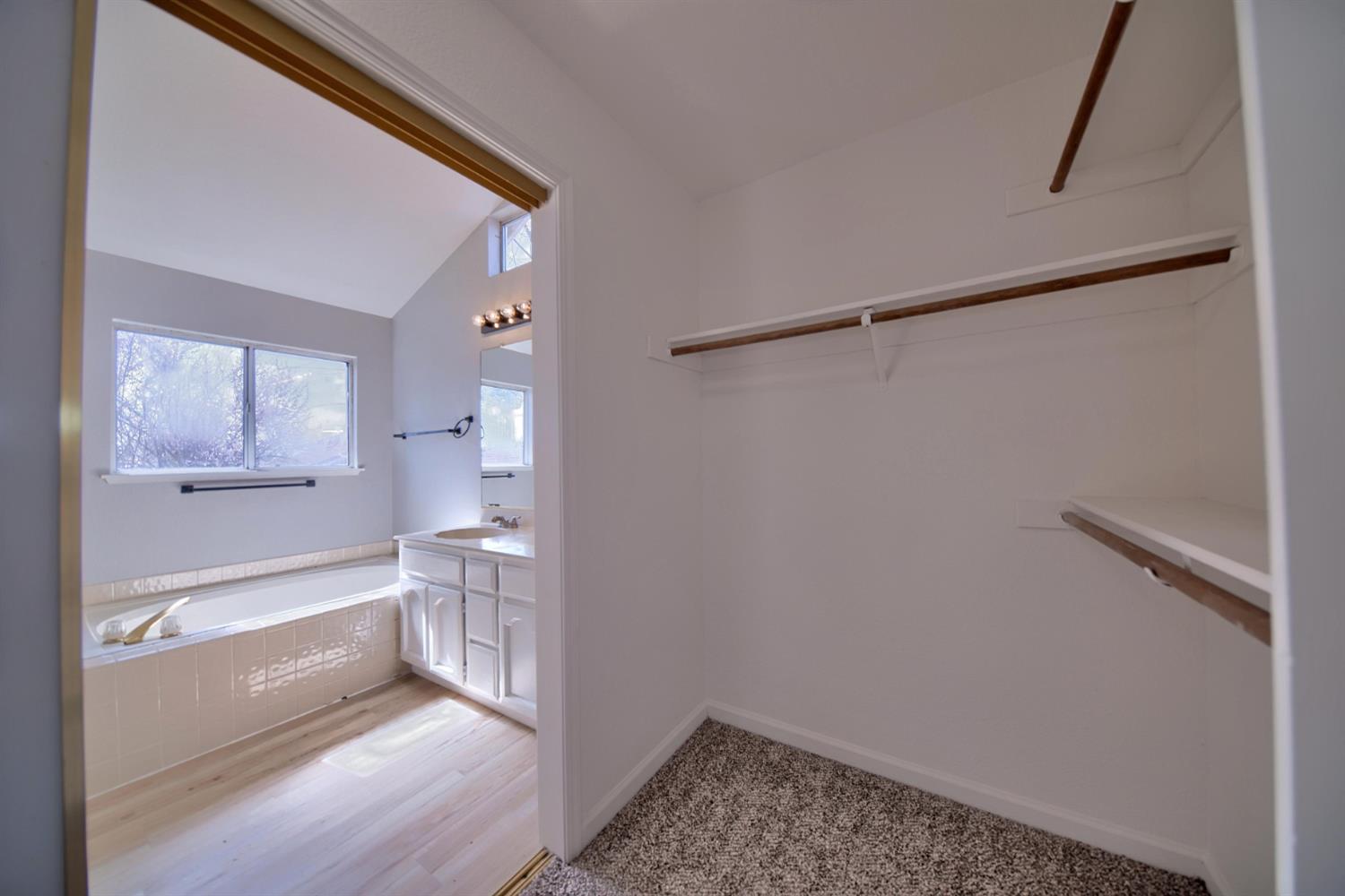 1900 Berryessa Dr, Modesto, CA 95358