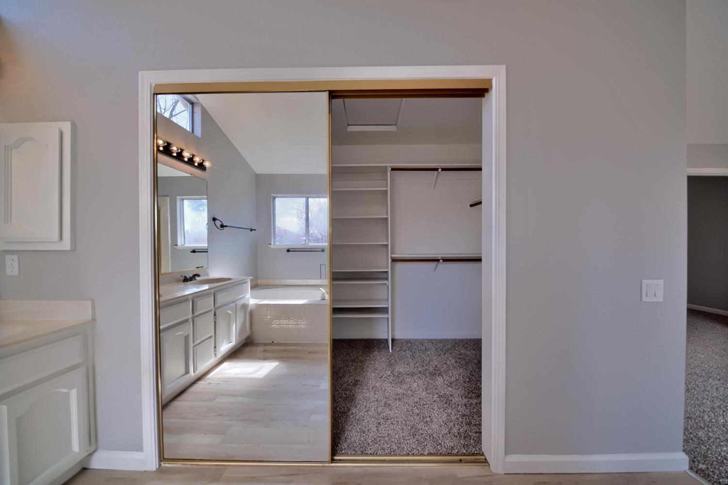 1900 Berryessa Dr, Modesto, CA 95358