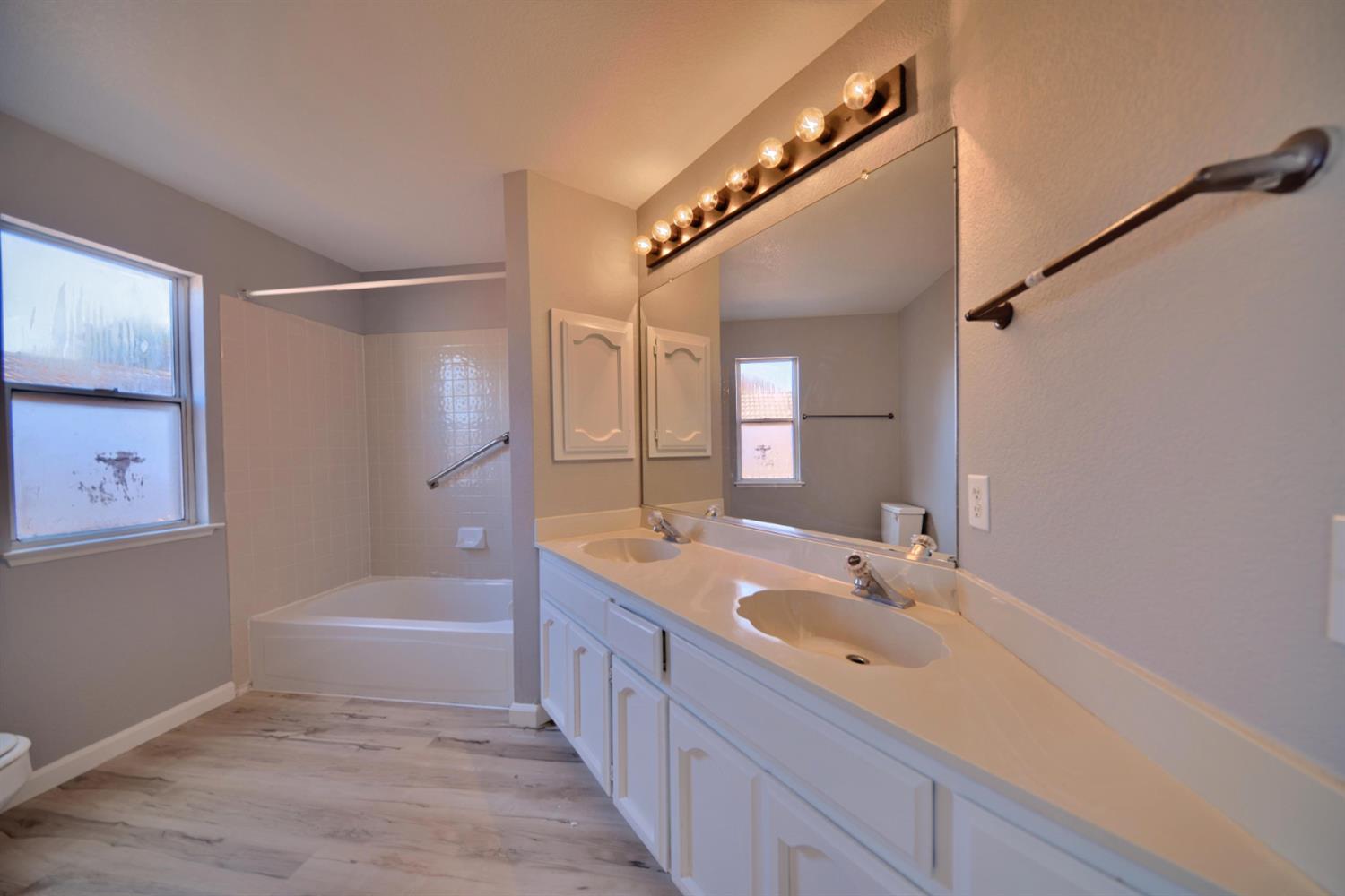 1900 Berryessa Dr, Modesto, CA 95358