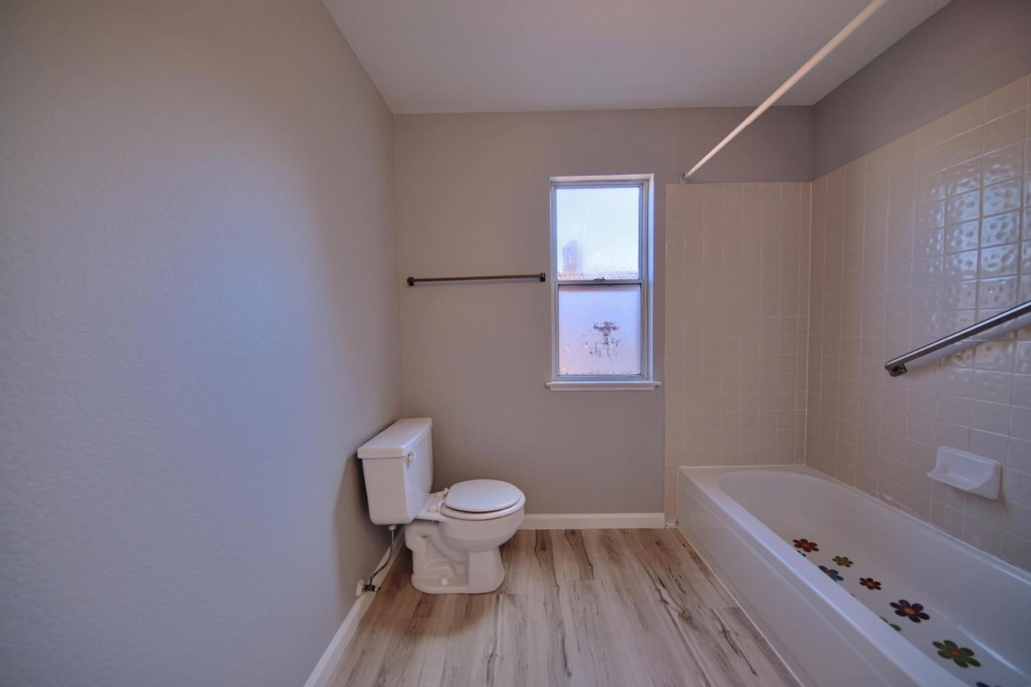 1900 Berryessa Dr, Modesto, CA 95358