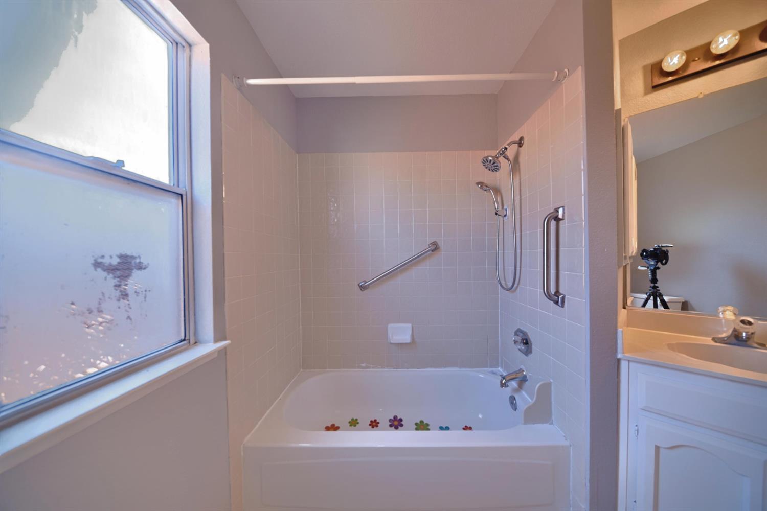 1900 Berryessa Dr, Modesto, CA 95358