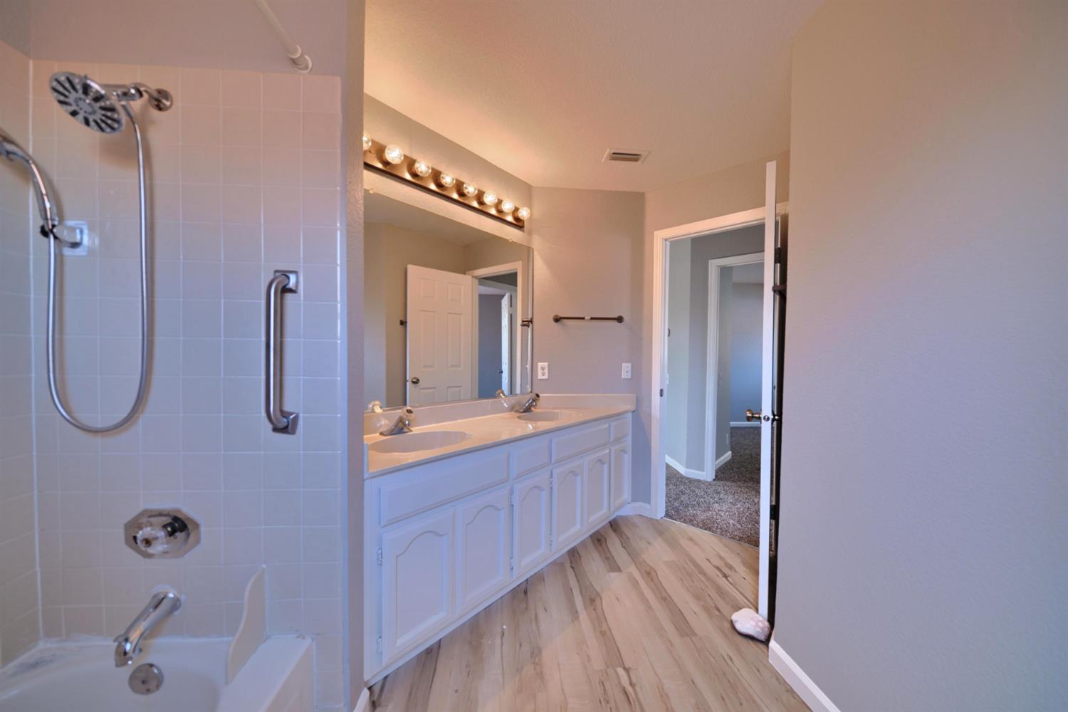 1900 Berryessa Dr, Modesto, CA 95358