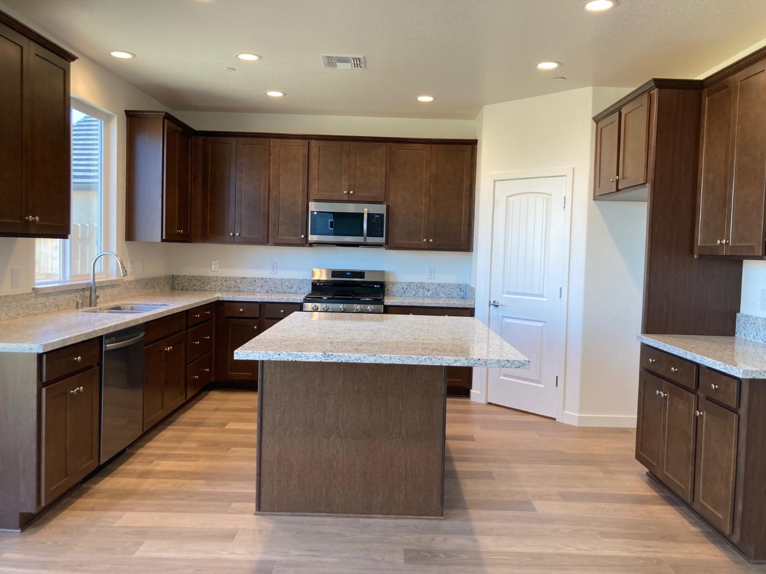 1705 Granite Blvd, Los Banos, CA 93635