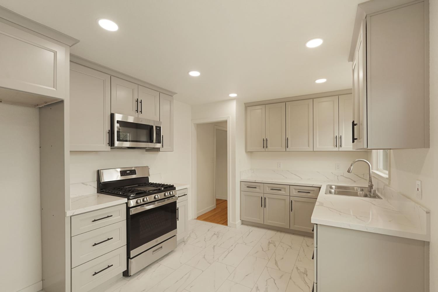 535 Fir St, Manteca, CA 95336