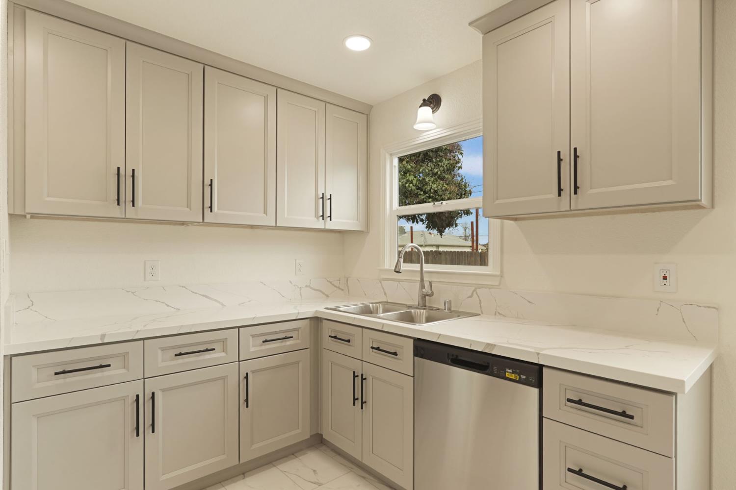 535 Fir St, Manteca, CA 95336