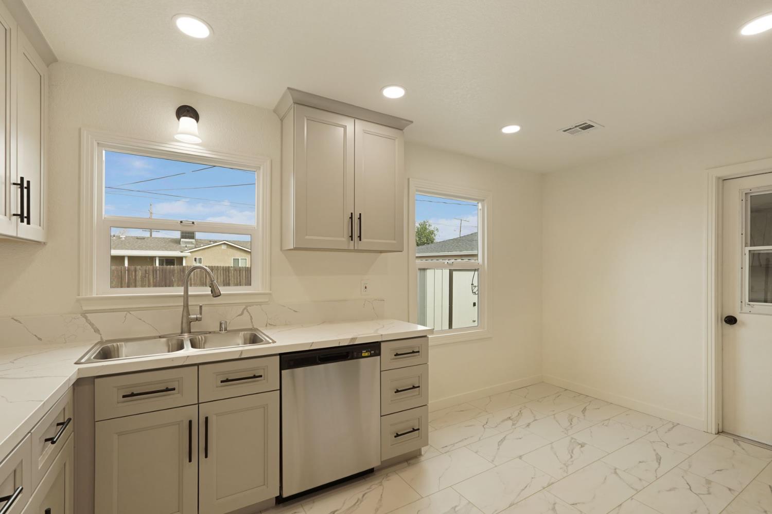 535 Fir St, Manteca, CA 95336