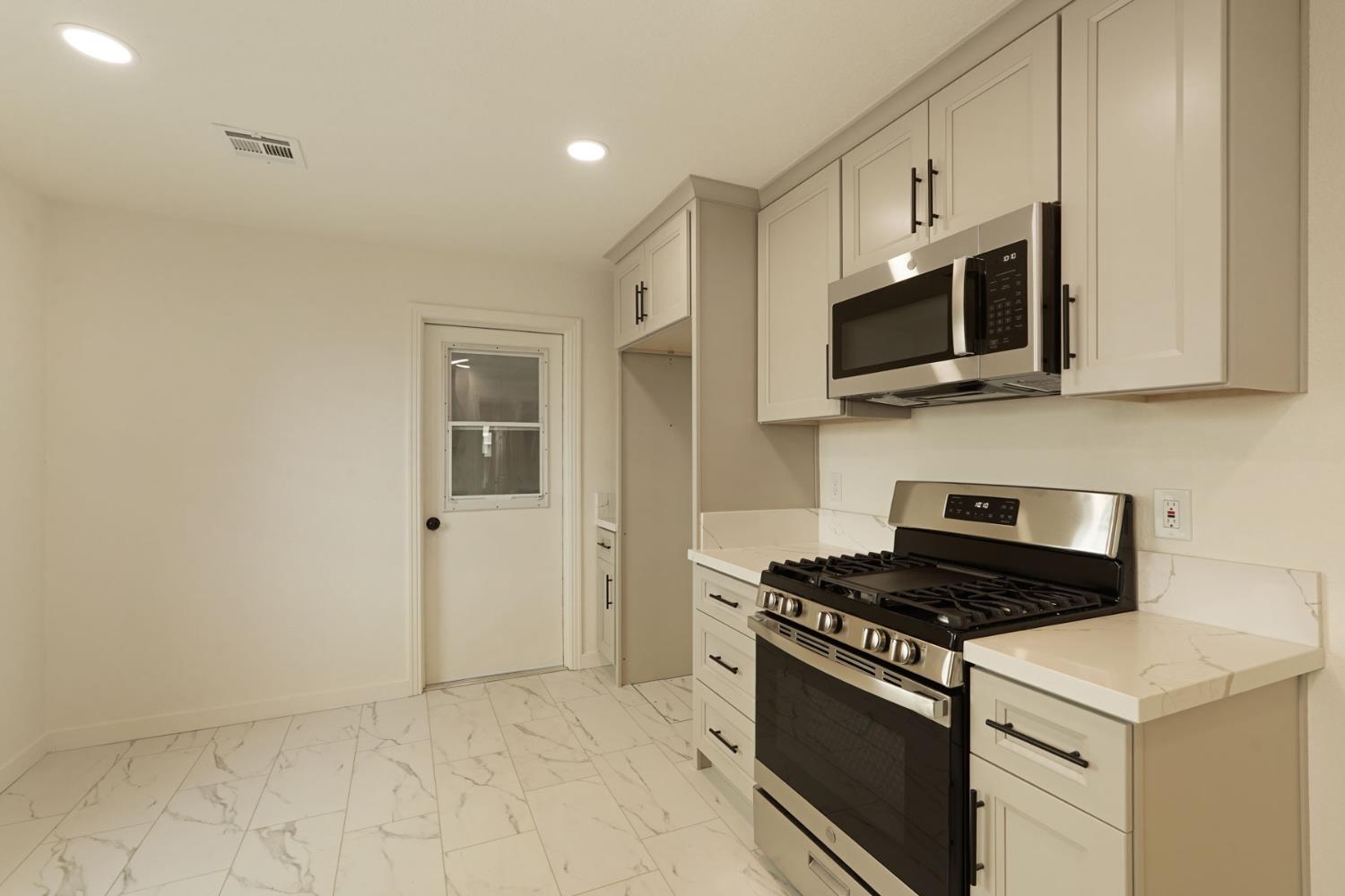 535 Fir St, Manteca, CA 95336