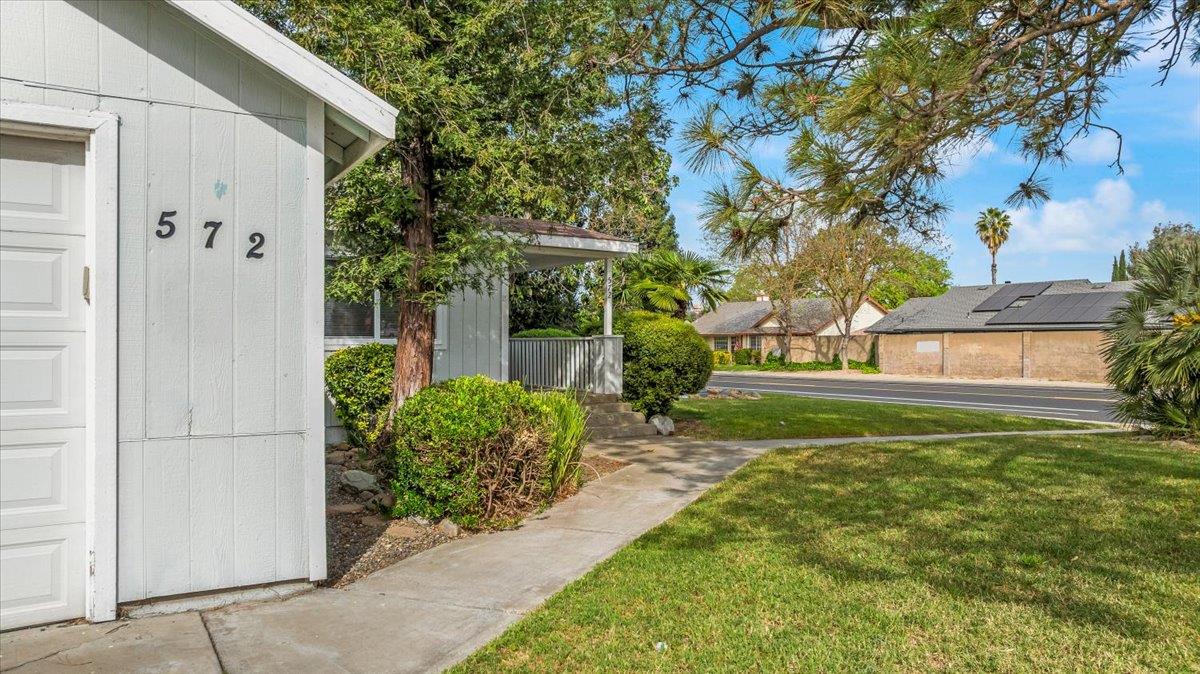 572 Pedersen Rd, Oakdale, CA 95361