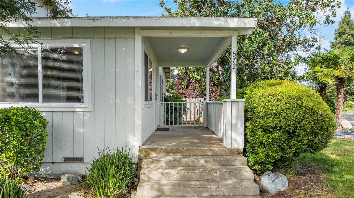 572 Pedersen Rd, Oakdale, CA 95361