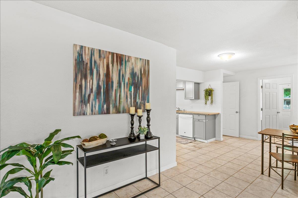 572 Pedersen Rd, Oakdale, CA 95361