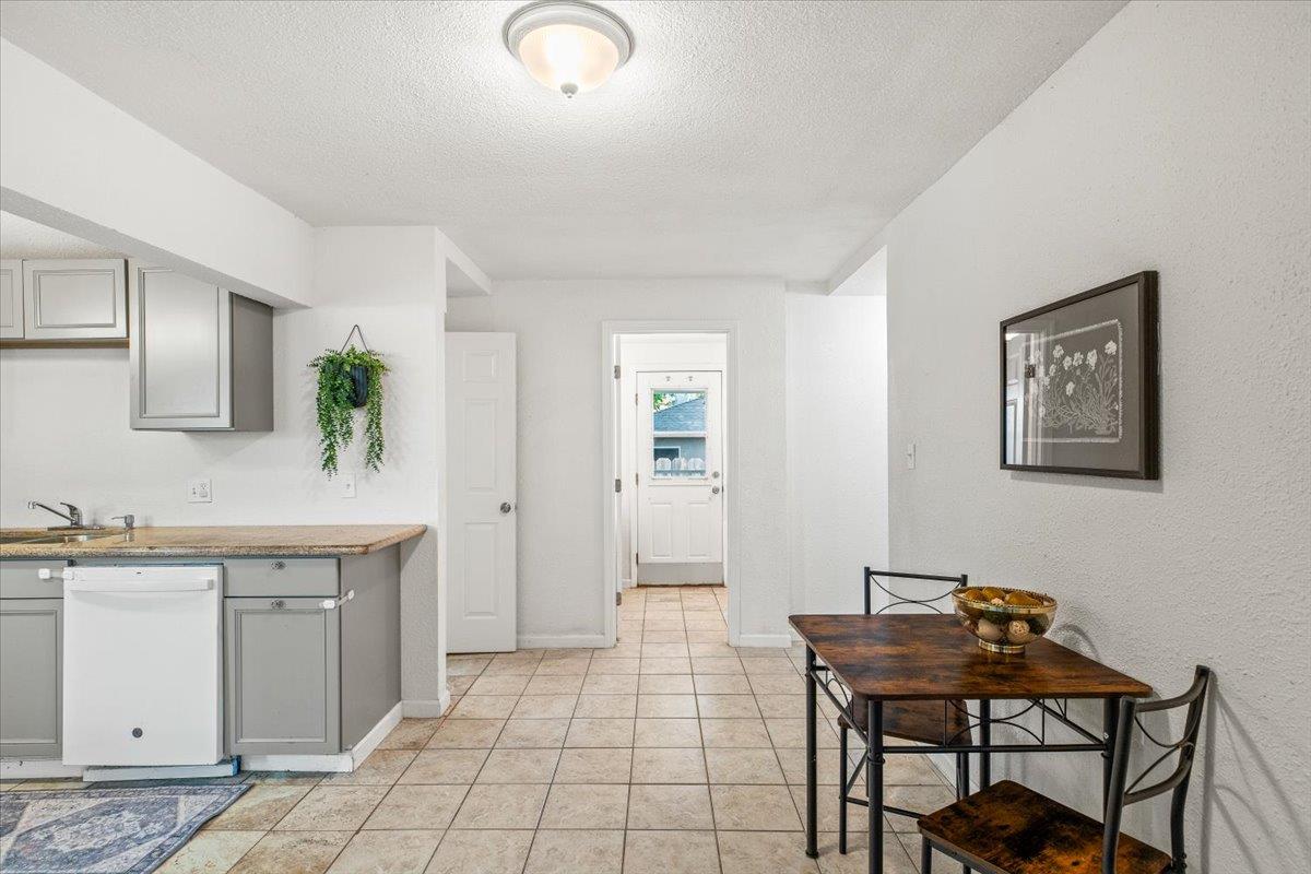 572 Pedersen Rd, Oakdale, CA 95361