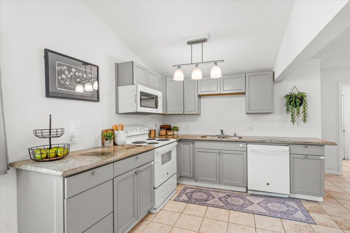 572 Pedersen Rd, Oakdale, CA 95361