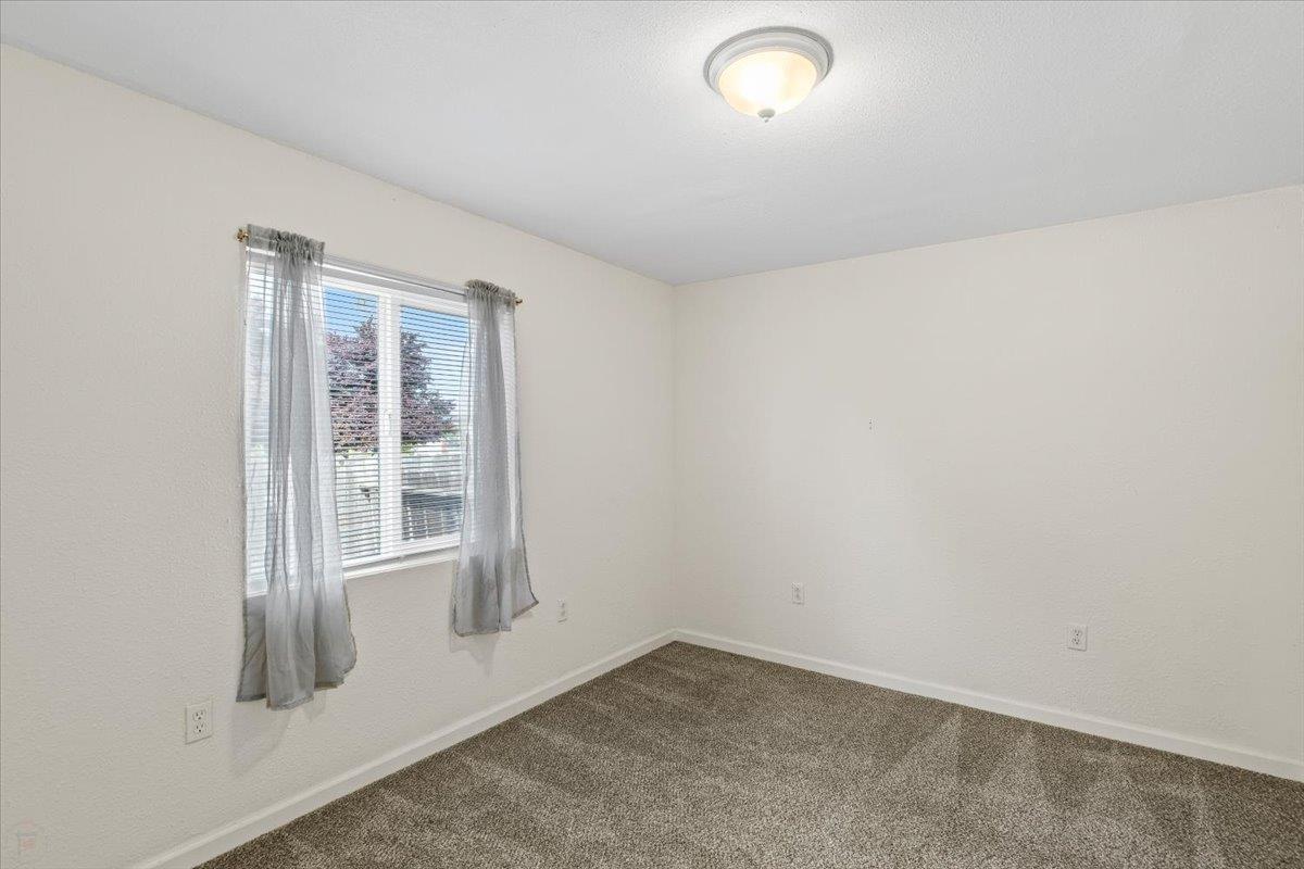 572 Pedersen Rd, Oakdale, CA 95361