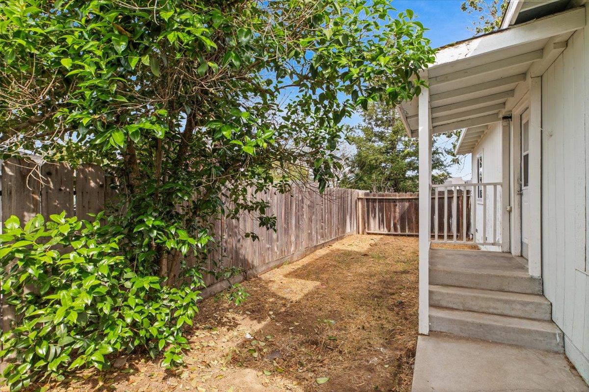 572 Pedersen Rd, Oakdale, CA 95361