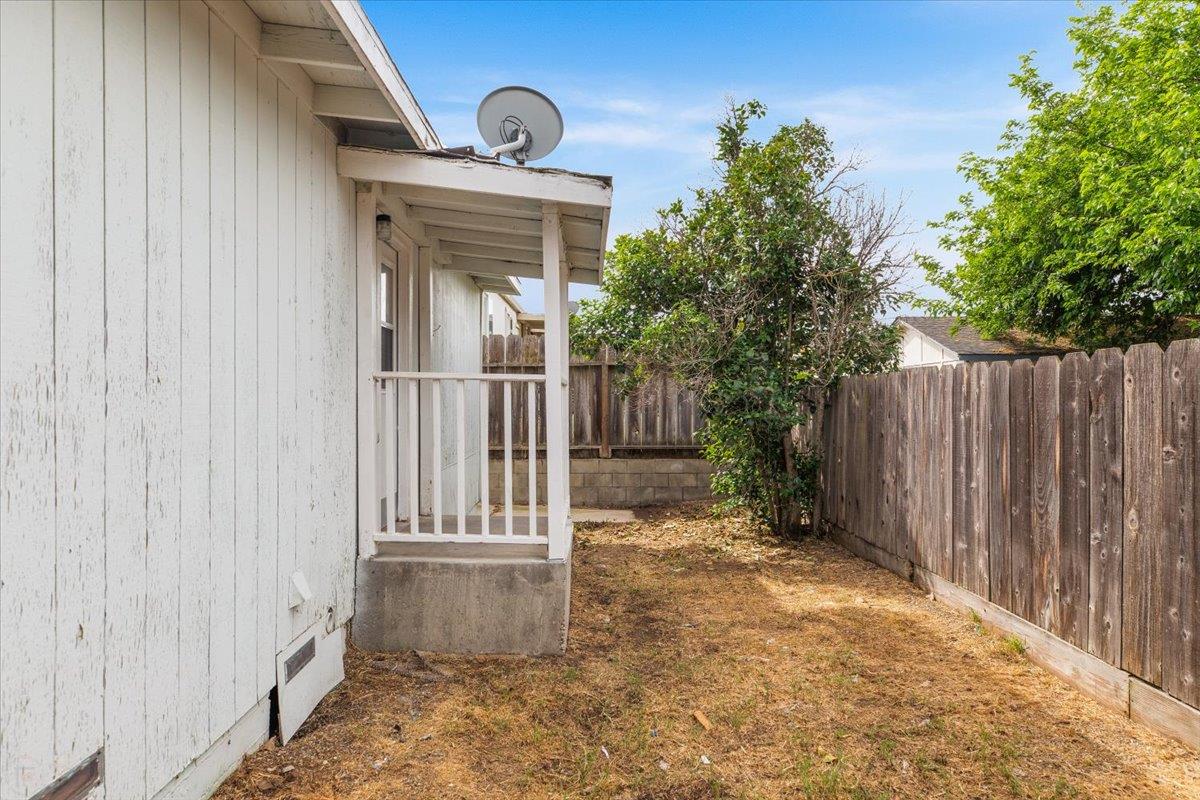 572 Pedersen Rd, Oakdale, CA 95361