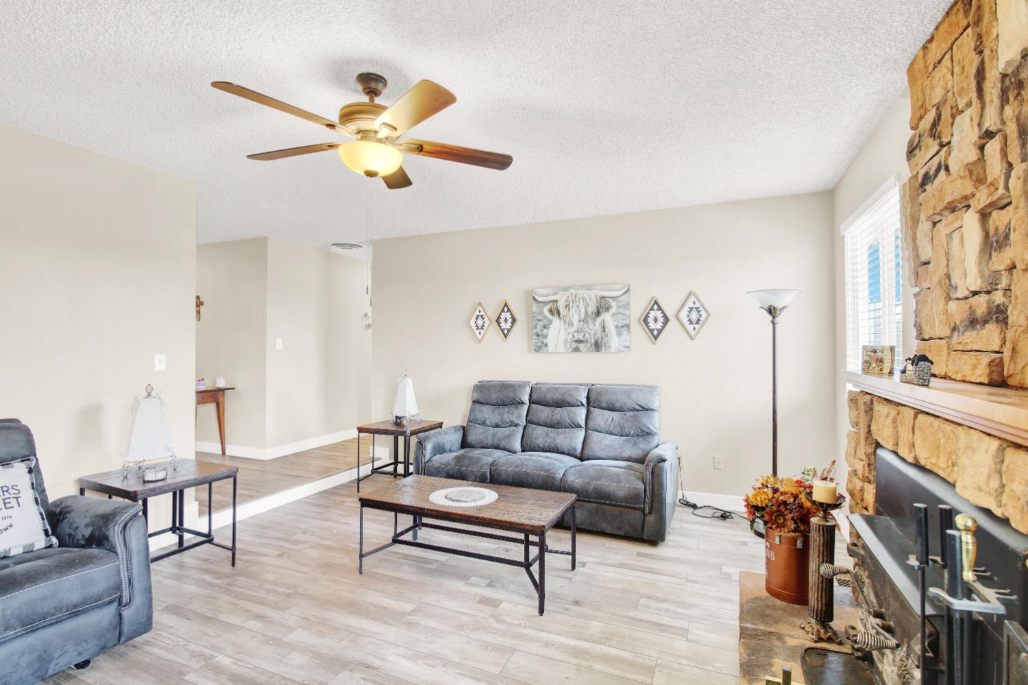 1805 Kienitz Ave, Modesto, CA 95355