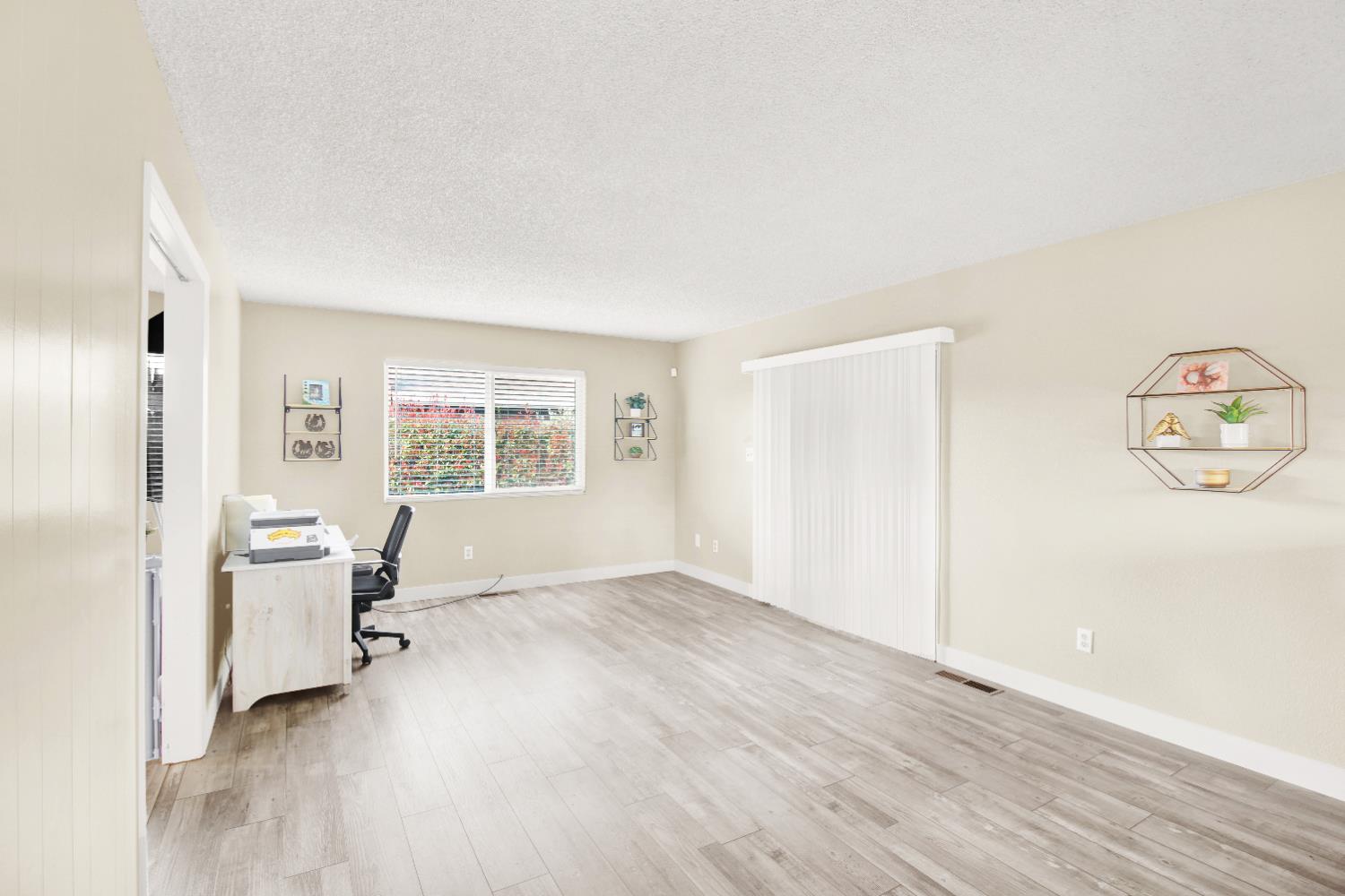 1805 Kienitz Ave, Modesto, CA 95355