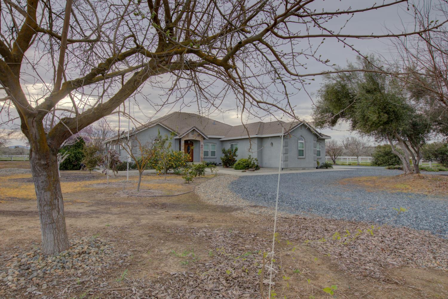 18413 Sycamore Ave, Patterson, CA 95363