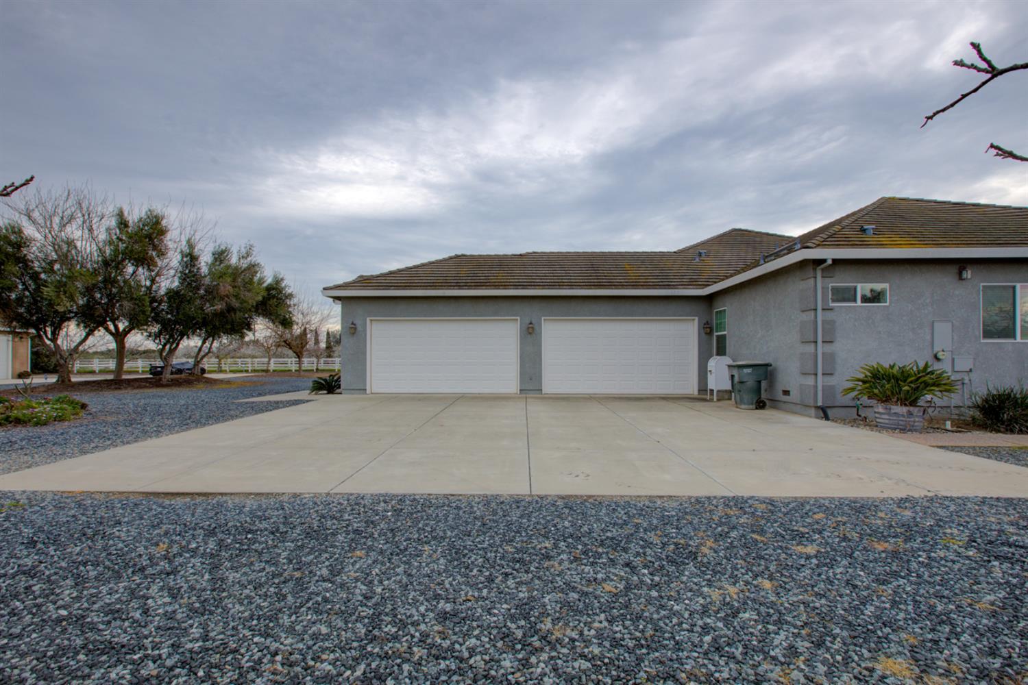 18413 Sycamore Ave, Patterson, CA 95363